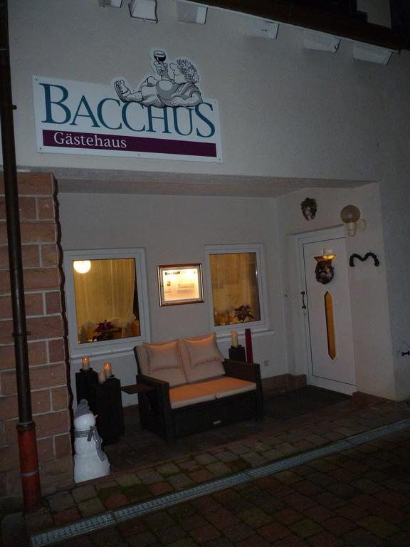 Gaestehaus Bacchus วาเคนไฮม์ อัน แดร์ไวน์ชตราสเซอ ภายนอก รูปภาพ